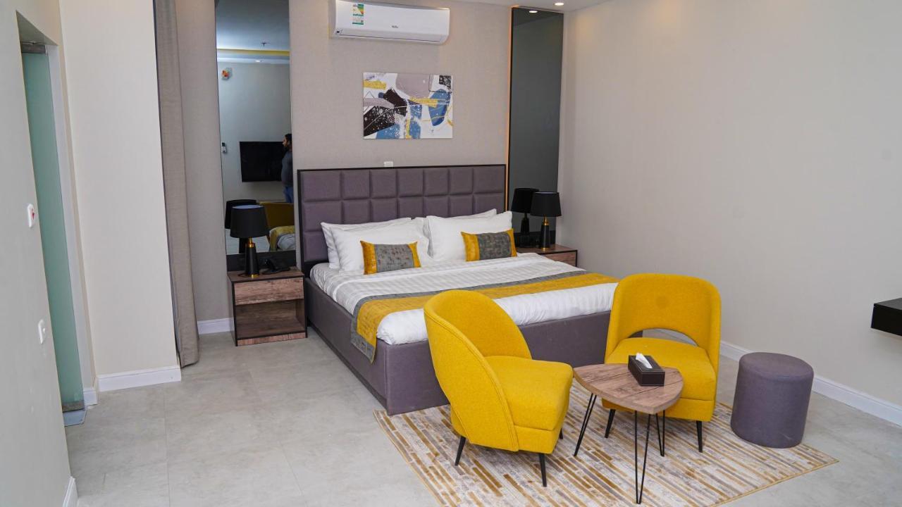 Clowzer Hotel Appartments Riaad Buitenkant foto